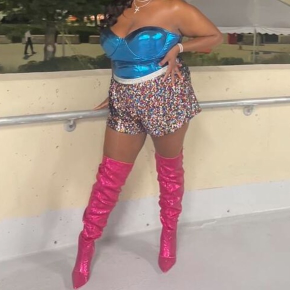 🪩 PLUS Sequin Shorts 🪩 - Picture 3 of 7